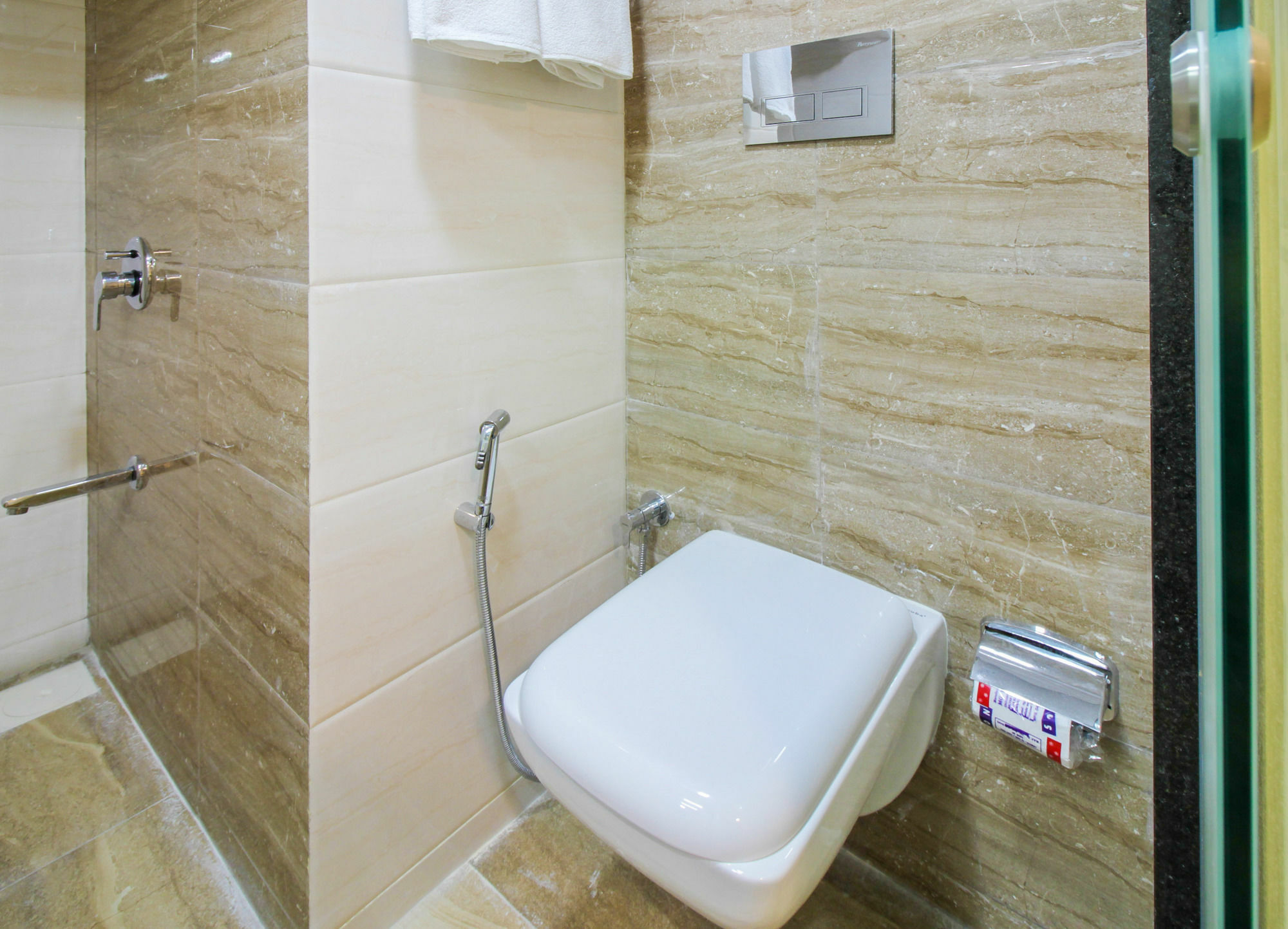Fabhotel Plus Embassy Park Мумбай Екстериор снимка