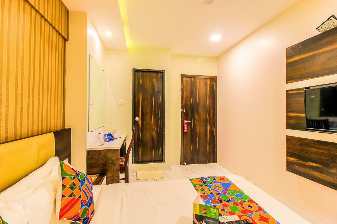 Fabhotel Plus Embassy Park Мумбай Екстериор снимка